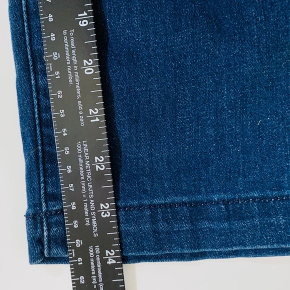 Lane Bryant Womens Cropped Jeans Size 16 Blue Mid Rise Wide Leg Flex Magic Waist - Picture 9 of 12